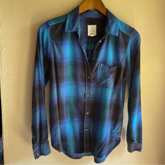 American Eagle Outfitters The Vintage Boyfriend Plaid Viscose Blend Shirt. Small - Picture 3 of 10